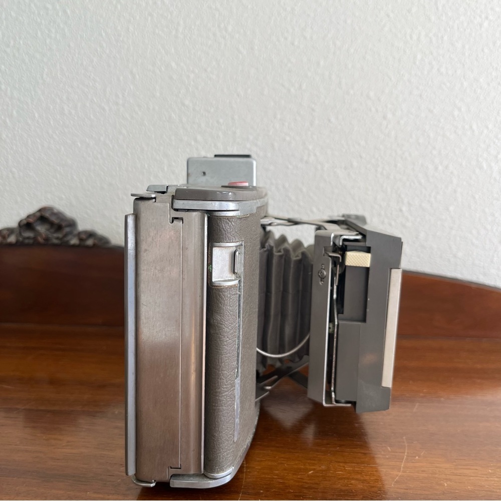 vintage polaroid land camera model J66 - Picture 4 of 14